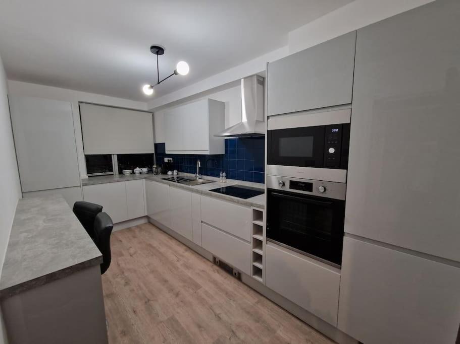 Newly Renovated Apartment! Лондон Экстерьер фото