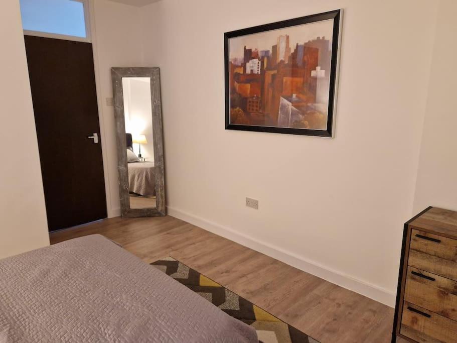 Newly Renovated Apartment! Лондон Экстерьер фото